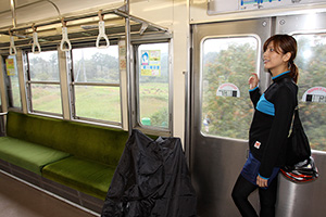 車窓から自然溢れる景色を楽しむ。輸行ってホントに便利だなあ